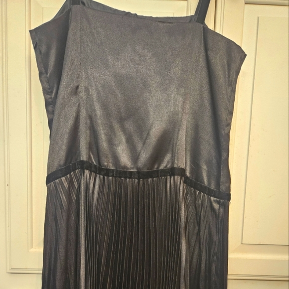 After 5pm, Pleated Dress - Picture 10 of 13